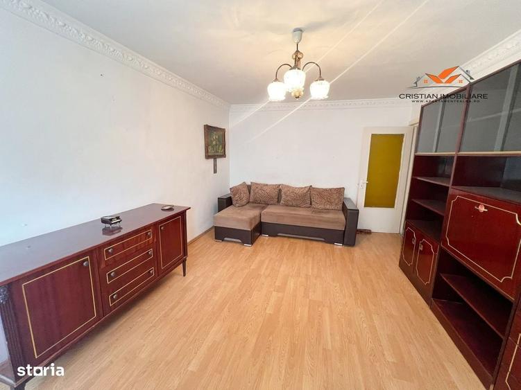 Apartament cu 3 camere decomandat în Cetate