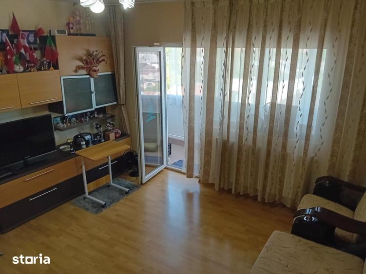 Apartament cu 4 camere decomandat în Micro 4