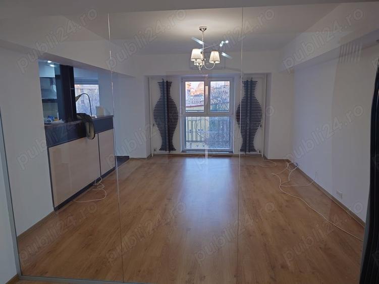 Apartament cu 4 camere decomandat în Libertății