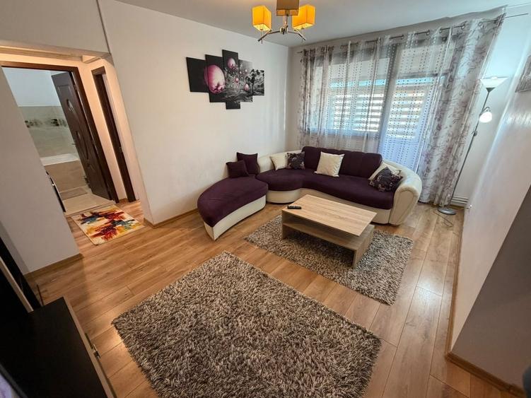 Apartament cu 2 camere semidecomandat, mobilat în Central