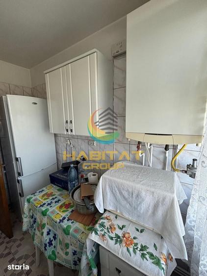 Apartament cu 3 camere semidecomandat în Berceni