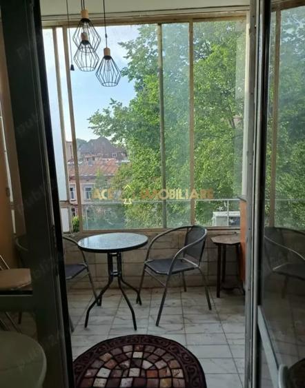 Apartament cu 2 camere decomandat, mobilat în Romană