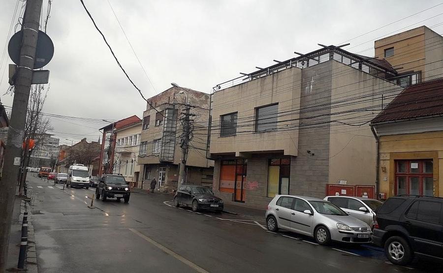 Birou, de 960 mp, în Central