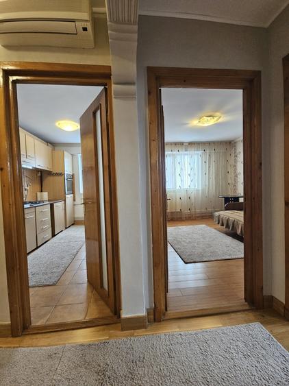 Apartament cu 3 camere decomandat în Boema