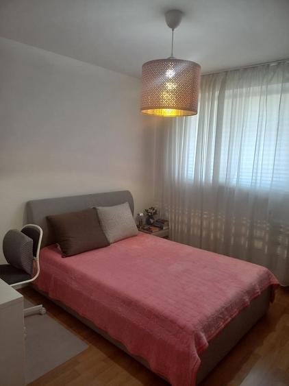 Apartament cu 3 camere decomandat în Valea Oltului