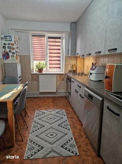 Apartament cu 3 camere decomandat în Plantelor