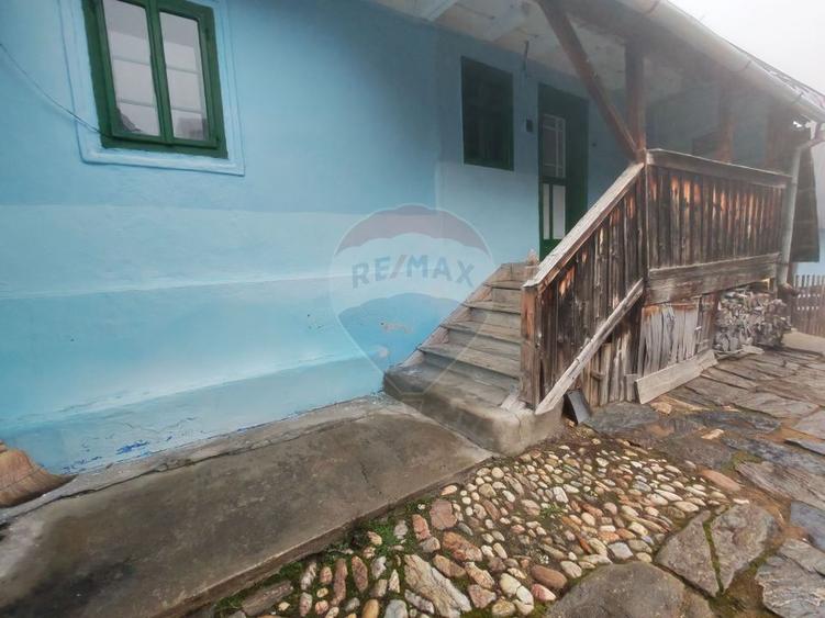 Casă cu 3 camere cu Teren 767 Mp în Poiana Sibiului