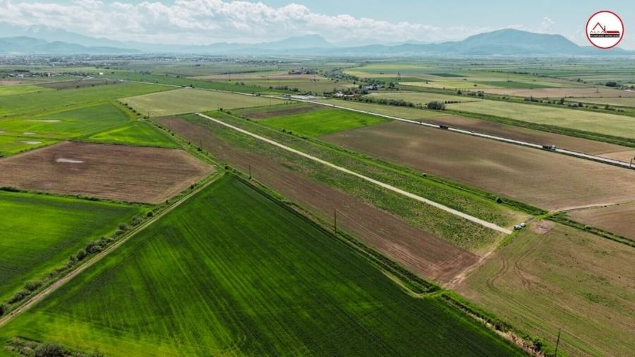 Teren Construcții intravilan de 500 mp, în Stupini