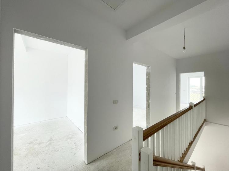 Duplex cu 4 camere cu Canalizare în Urseni