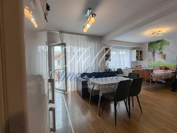 Apartament cu 2 camere semidecomandat, mobilat în Florești