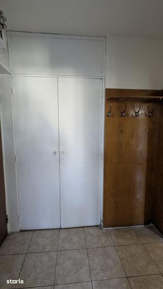 Apartament cu 3 camere semidecomandat în Dristor