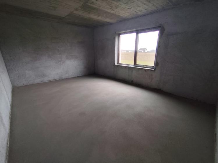 Casă individuală cu 4 camere cu Teren 300 Mp în Partoș