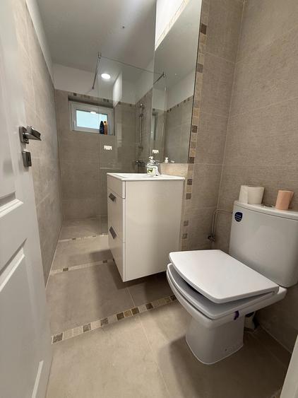 Apartament cu 3 camere decomandat în Girocului
