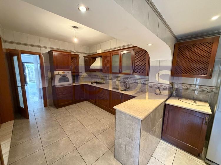 VANZARE VILA | 5 CAMERE | S+P+E+M | CURTE SUPERBA | ZONA COLENTINA - 1