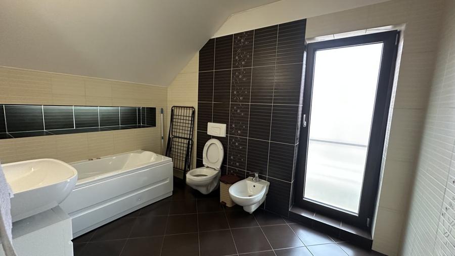 Casă individuală cu 4 camere cu Canalizare în Ultracentral