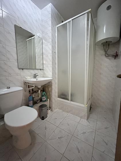 Apartament cu 3 camere semidecomandat, mobilat în Titan