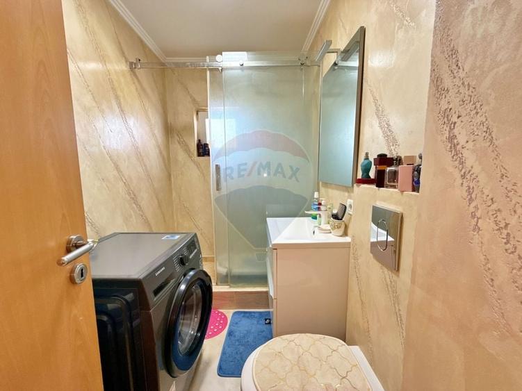 Apartament cu 3 camere semidecomandat, mobilat în Aurel Vlaicu