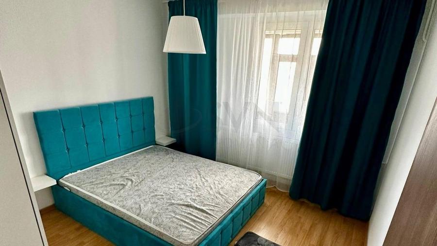 Apartament cu 3 camere decomandat în Tineretului