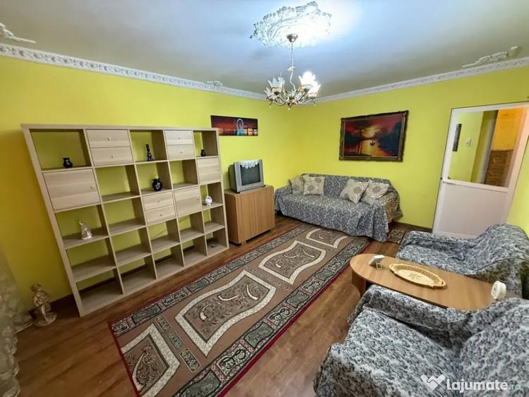Apartament cu 3 camere decomandat în E3