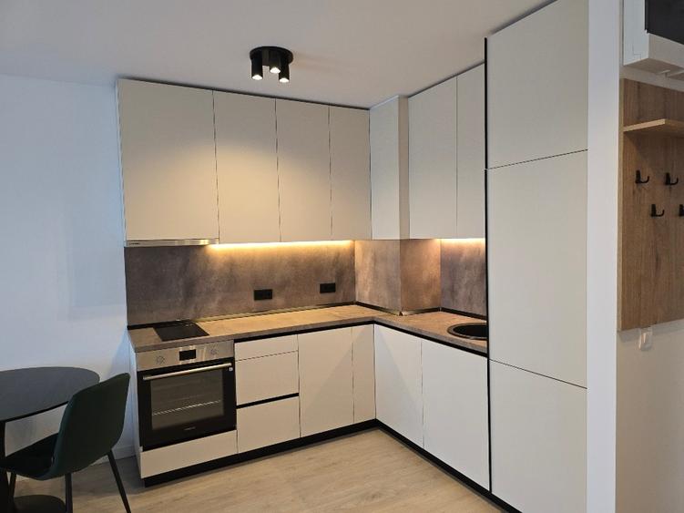 Apartament cu 2 camere semidecomandat, mobilat în Băneasa