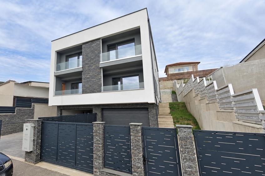Duplex cu 4 camere cu Canalizare în Iris