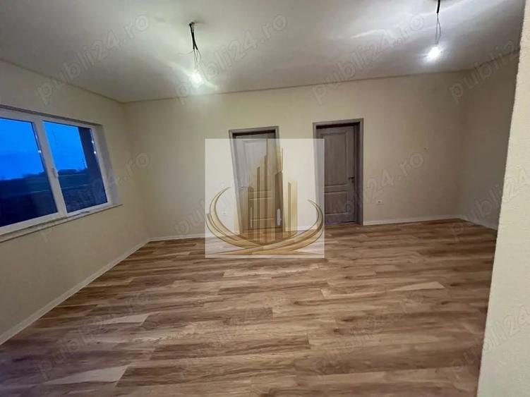 Duplex cu 6 camere cu Canalizare în Ghiroda