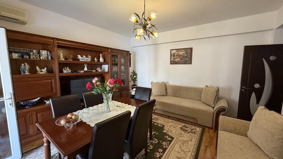 Duplex cu 4 camere cu Canalizare în Roșu