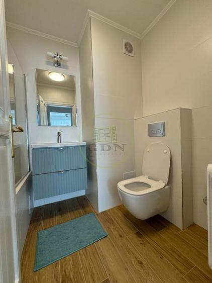 Apartament cu 4 camere decomandat, mobilat în Central