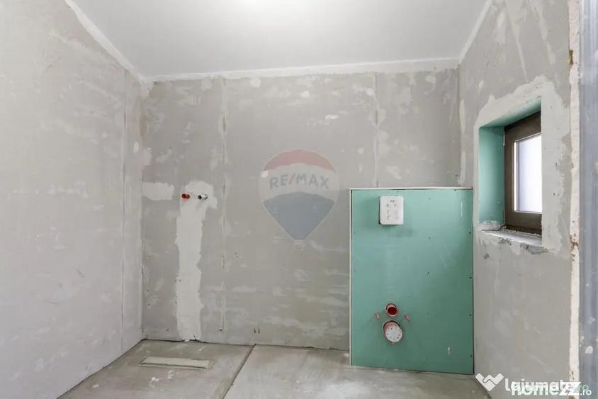 Casă cu 7 camere cu Teren 437 Mp în Livada