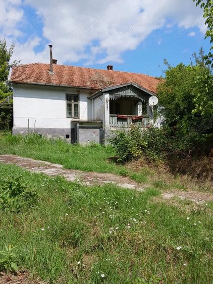 Casă cu Teren 1900 Mp în Central