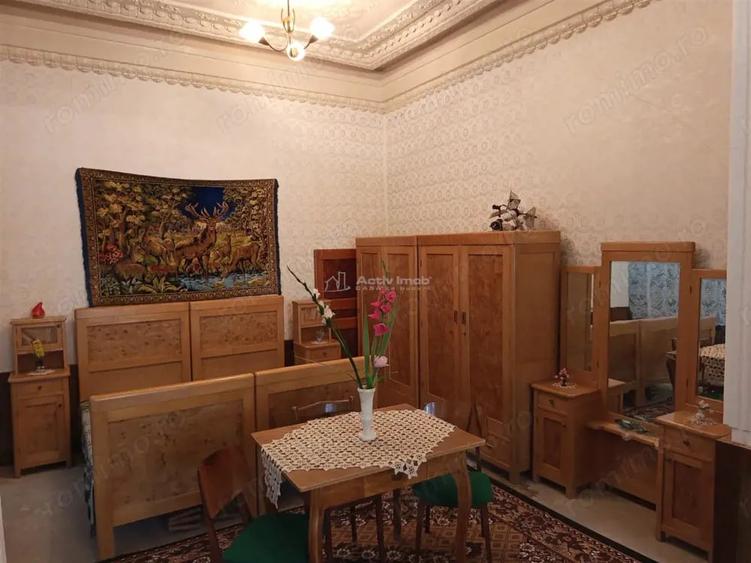 Casă cu Teren 1439 Mp în Socol