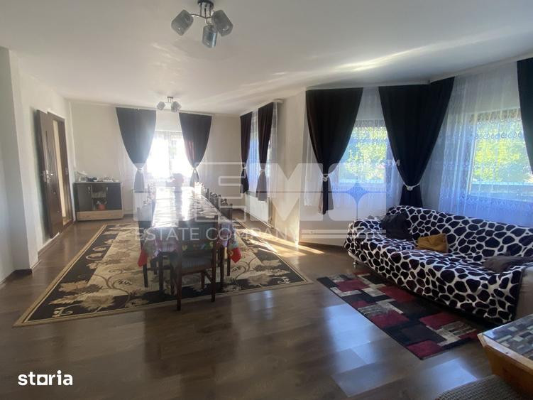 Casă cu 9 camere cu Teren 2200 Mp în Moldovița