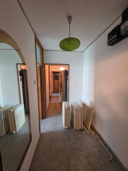 Apartament cu 3 camere decomandat în Tineretului