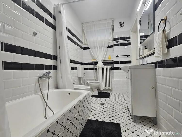 Apartament cu 4 camere semidecomandat în Capitale