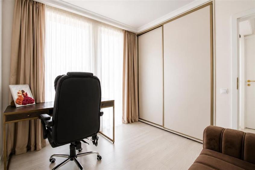 Apartament cu 3 camere decomandat, mobilat în Bună Ziua