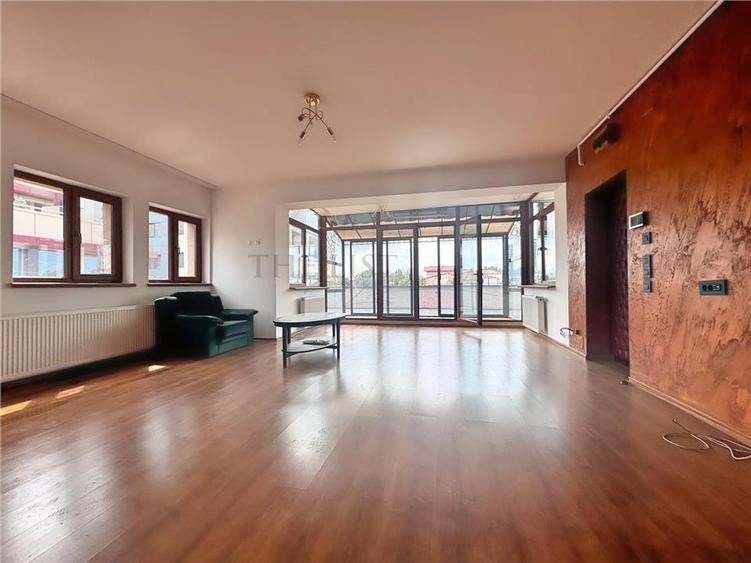 Apartament cu 3 camere decomandat în Floreasca
