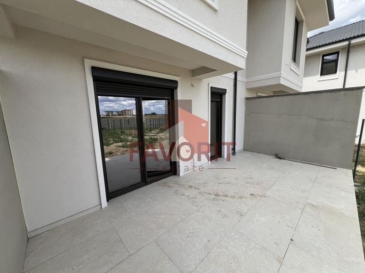 Casă cu 3 camere cu Canalizare în Giroc