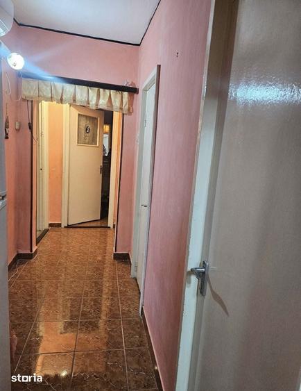 Apartament cu 3 camere decomandat în Calea București