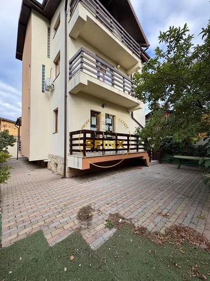 Casă individuală cu 4 camere cu Canalizare în Apărătorii Patriei