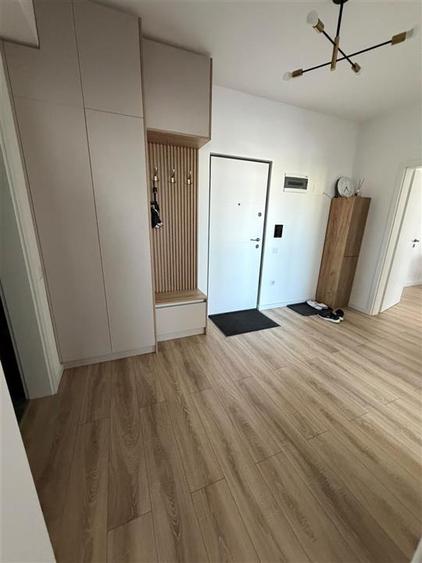 Apartament cu 2 camere decomandat, mobilat în Tractorul