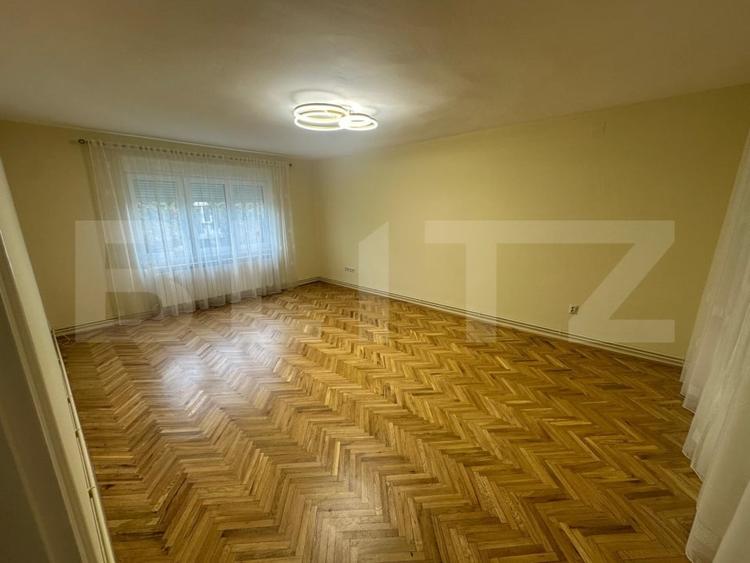 Apartament cu 4 camere decomandat în Titulescu