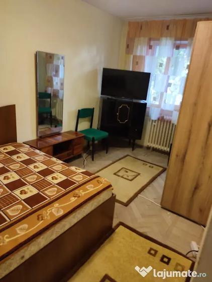 Apartament cu 3 camere semidecomandat, mobilat în Tomis Nord