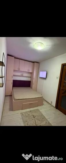Apartament cu 2 camere semidecomandat în Craiovița Nouă