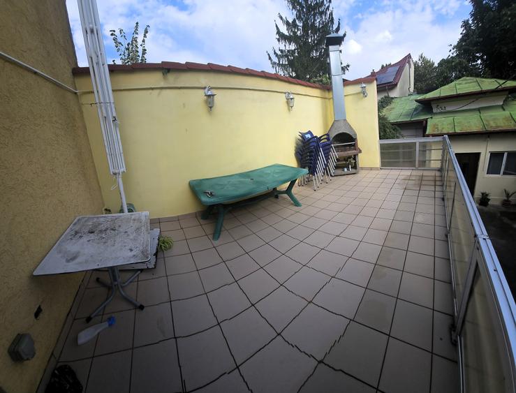 Casă individuală cu 4 camere cu Canalizare în Domenii