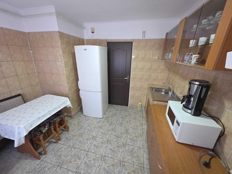 Apartament cu 3 camere decomandat în Găvana