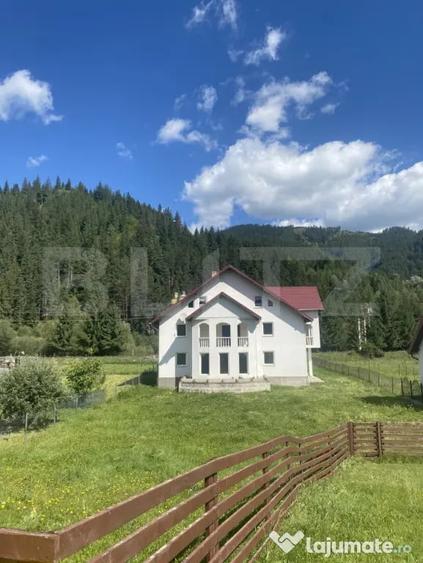 Casă cu 5 camere cu Teren 1755 Mp în Central