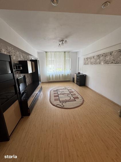 Apartament cu 3 camere în Traian