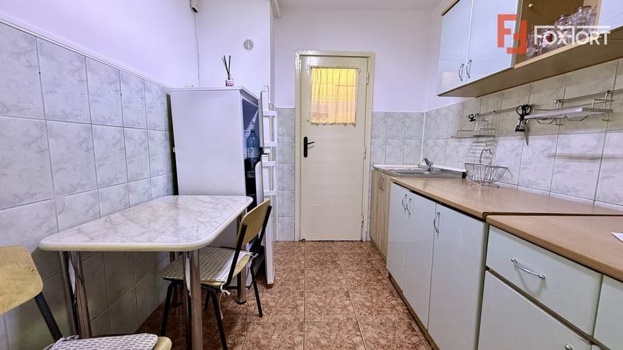 Apartament cu 3 camere semidecomandat, mobilat în Take Ionescu