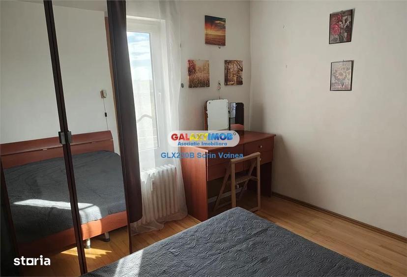 Apartament cu 3 camere semidecomandat în Văcăresti