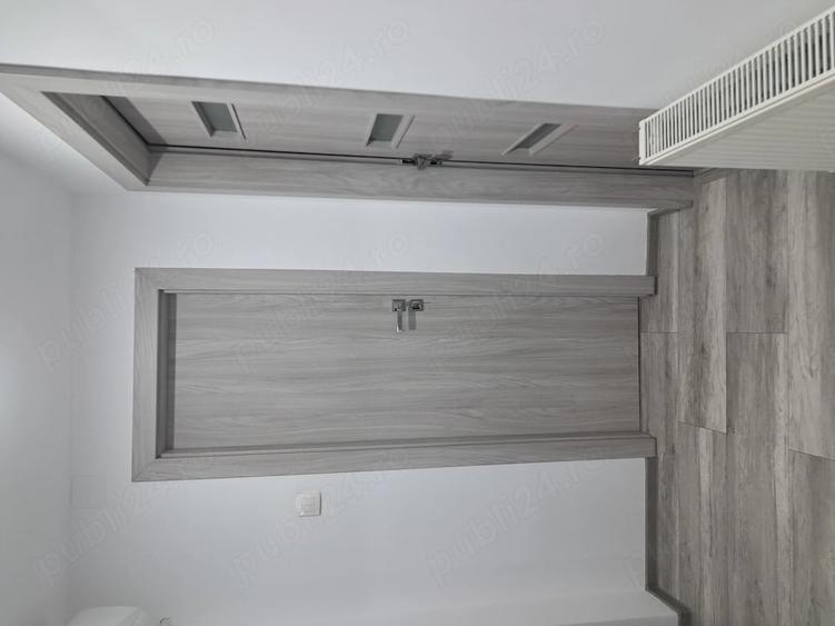 Apartament cu 3 camere decomandat în 1 Decembrie